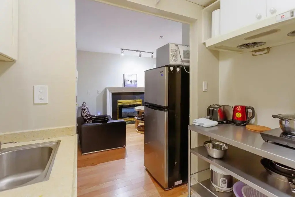 Convenient to Attractions & Close To Airport