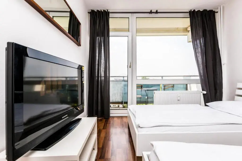 Cologne Fair Apartment with Cathedral View