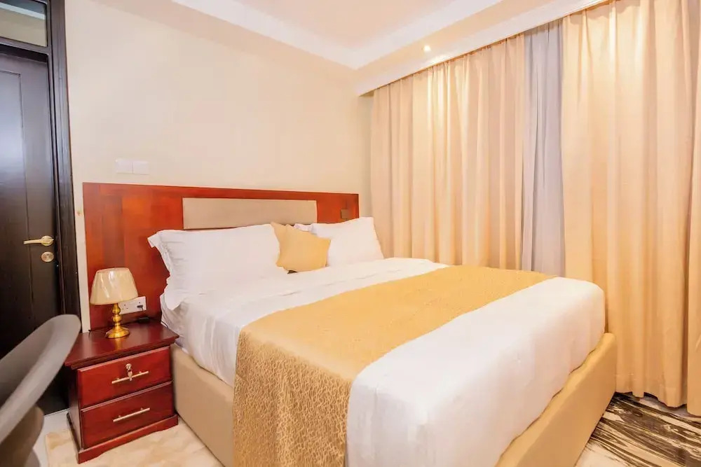 The Grandville Manor Hotel