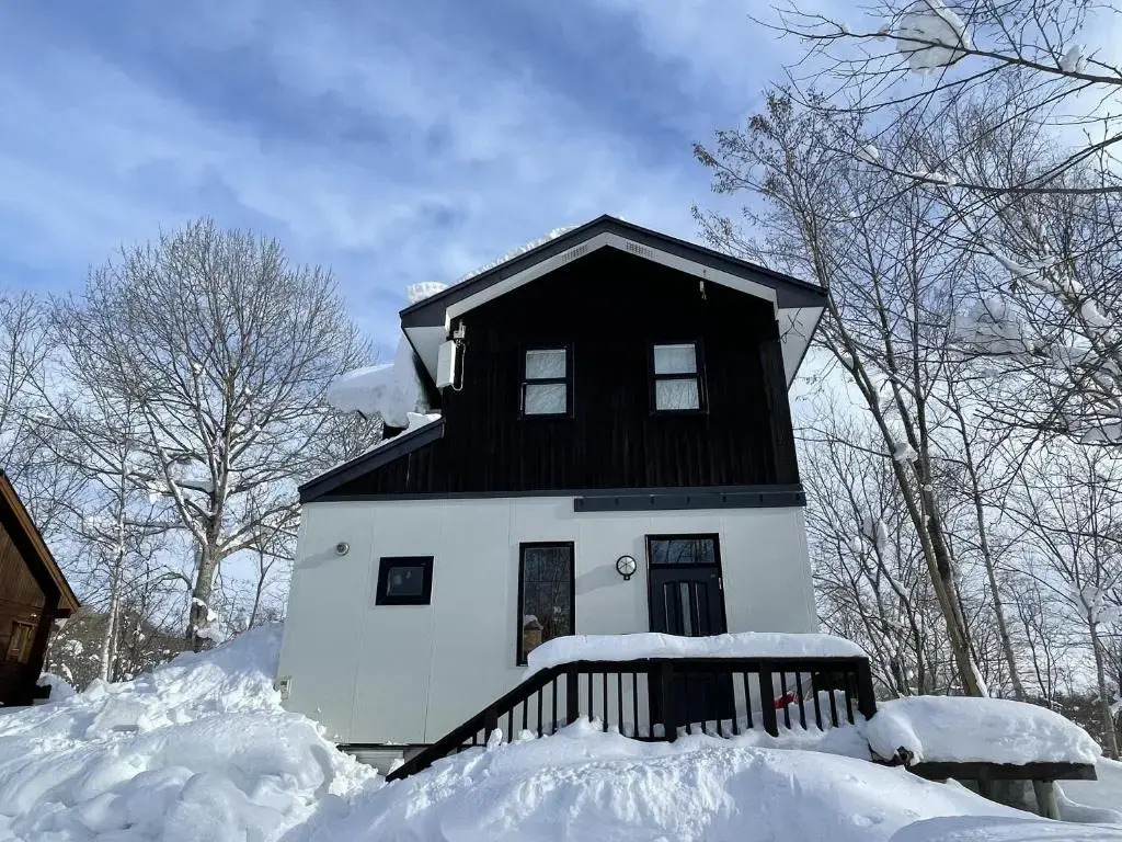 Dan Niseko こだわりの薪ストーブで暖かな時間を