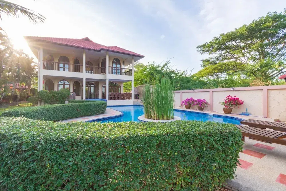 4 BR Pool Villa in Great Location - CV4