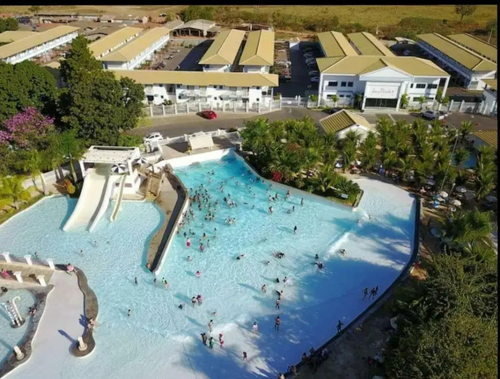 Parque aquático 24 horas NO LACQUA em CALDAS NOVAS
