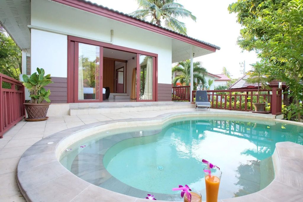 The Cosy Maenam Beach Resort