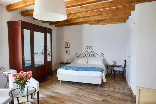 Santina Suites