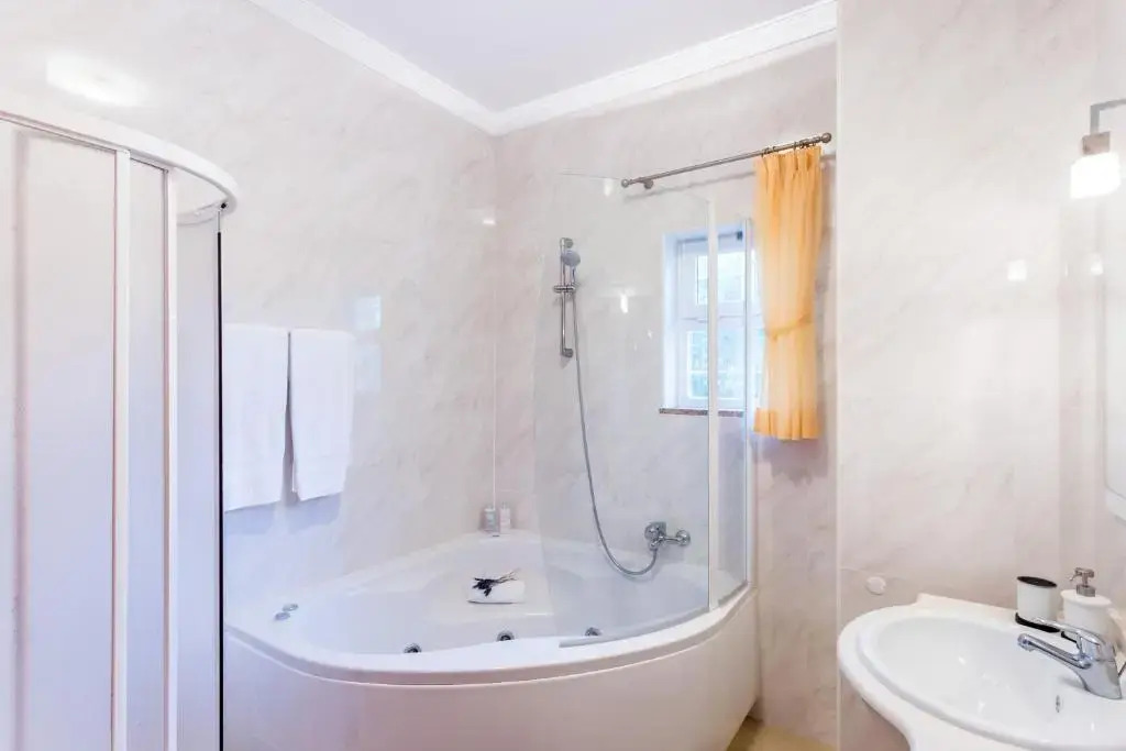 CoolHouses Algarve Luz, 5 bed villa & pool, Casa N