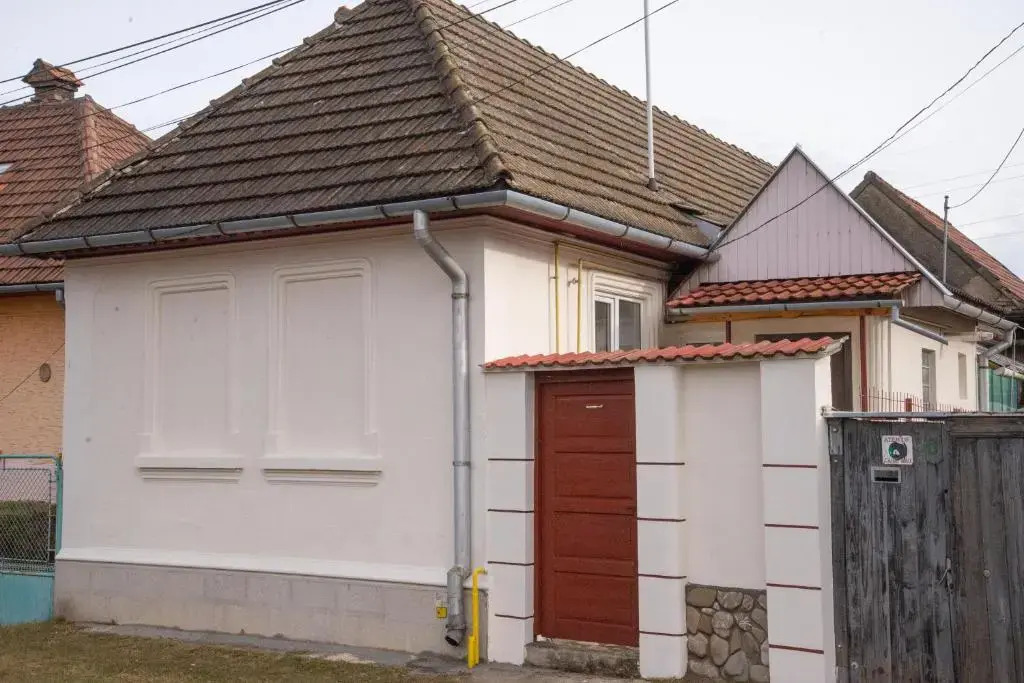 Little Art House