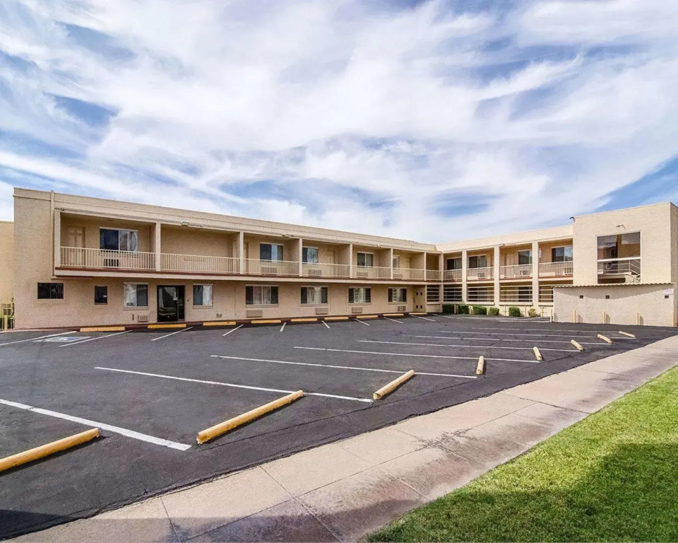 Central Phoenix Hotel