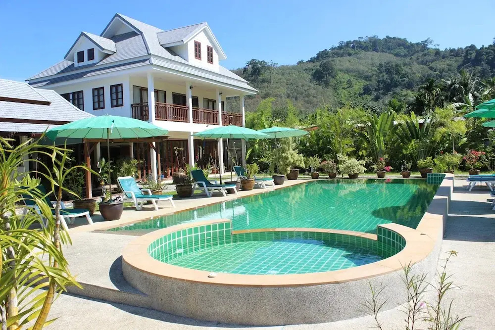 Villa Colina Khao Lak Rooms and Bungalows