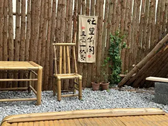 Yangshuo Banxian Bieyuan Homestay (Yulonghe Bamboo Rafting Yulongqiao Wharf Branch)