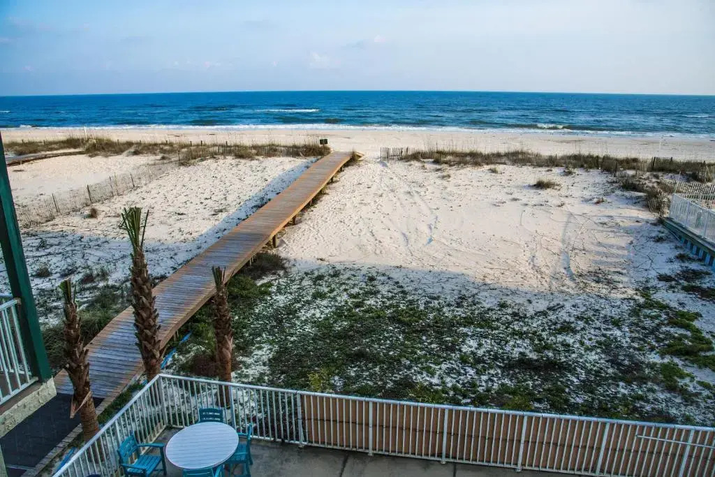 Beautiful 3 Bedroom BEACHFRONT Condo (F3) - Sleeps 10