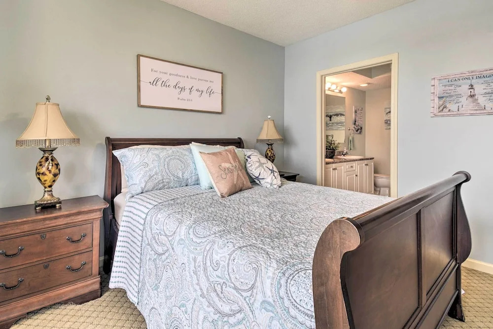Barefoot Resort Condo ~ 2 Mi to Beach Access!