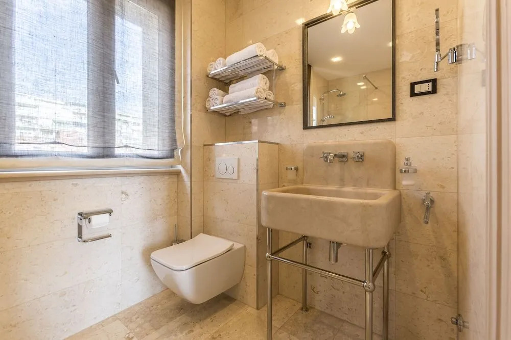 Queen Apartment