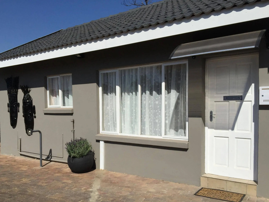 Aneiwa airport lodge