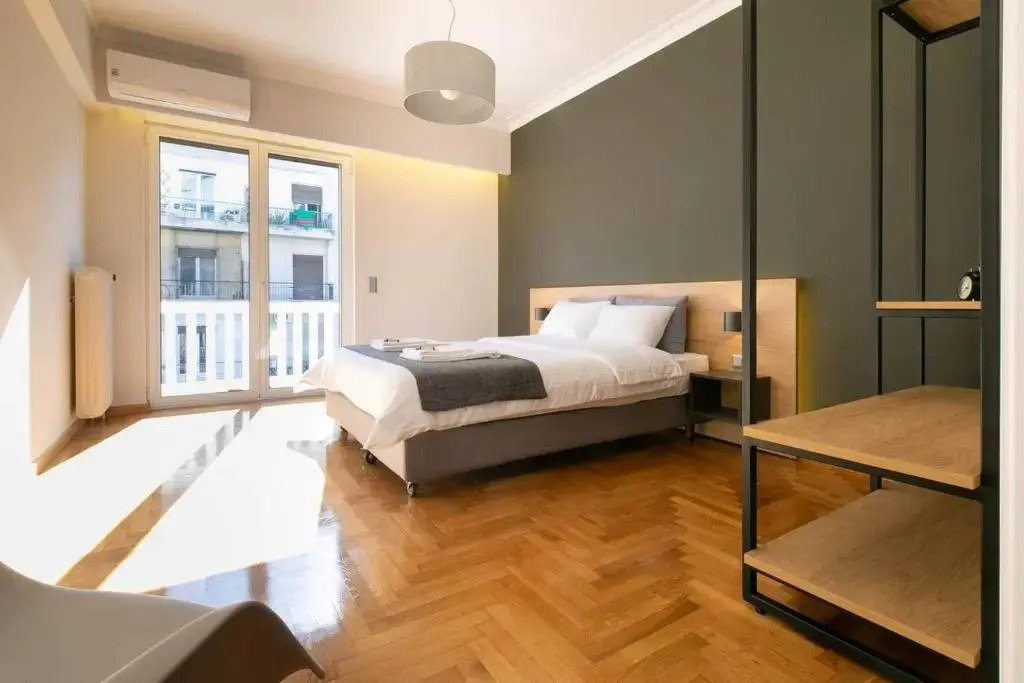 TONI'S "Aquaman" 4BD Apartment in Athens!