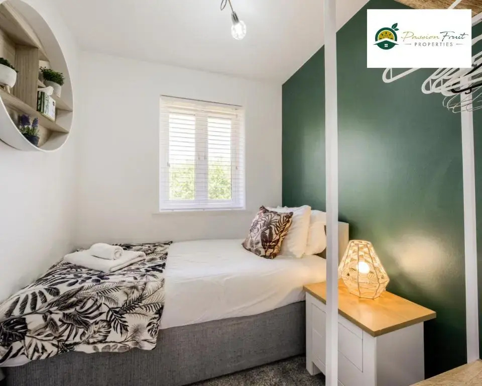 3 Bedroom Coventry House By Passionfruitproperties With Free Wi-fi, Driveway & Garden- 26WWC