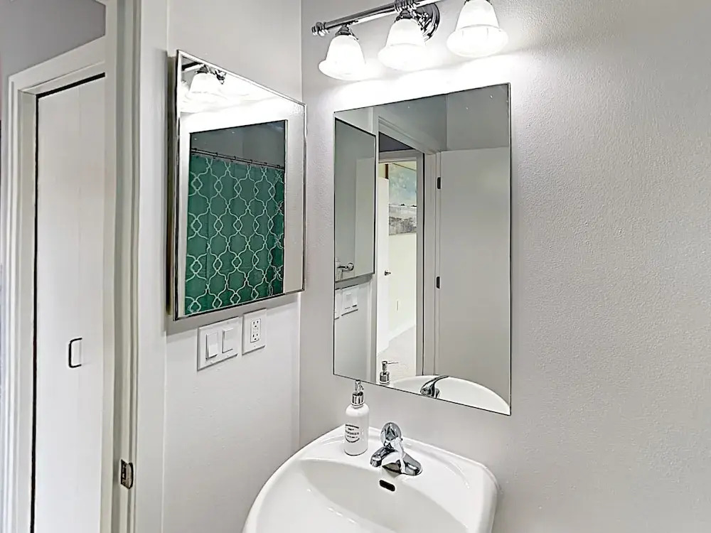 Chic Belltown Court W/ Pool & Rooftop Deck 2 Bedroom Condo