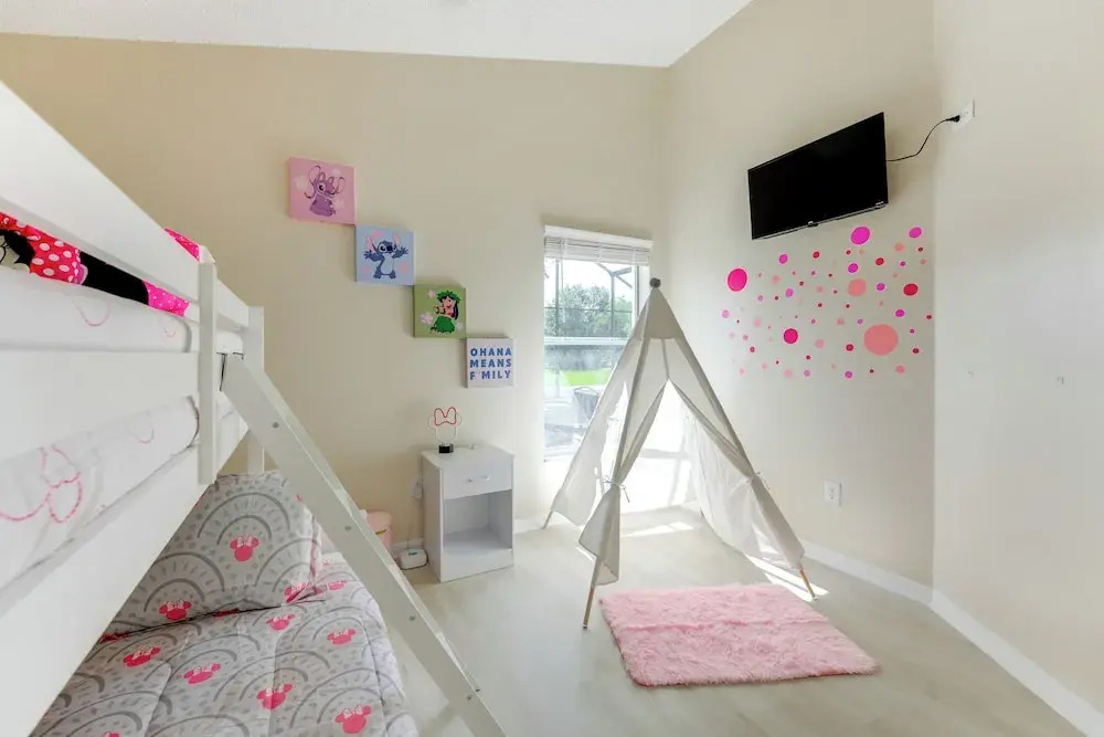 Sunny Skies & Disney Days: Davenport Home w/ Pool!