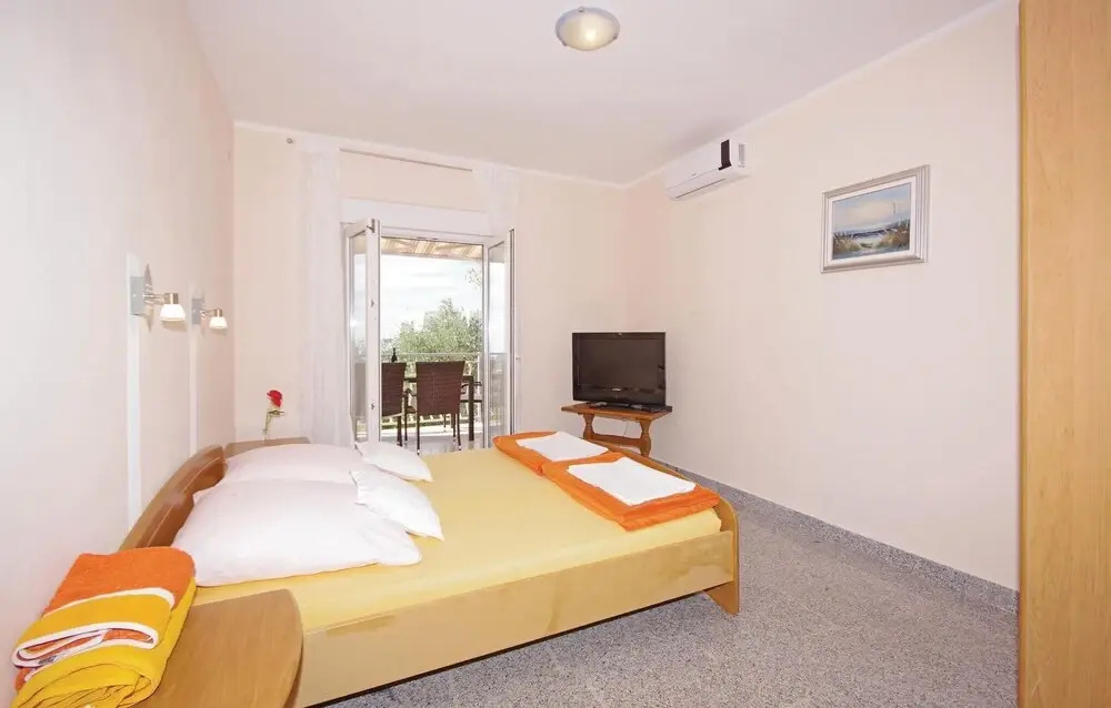 Awesome Home in Makarska With Wifi and 1 Bedrooms