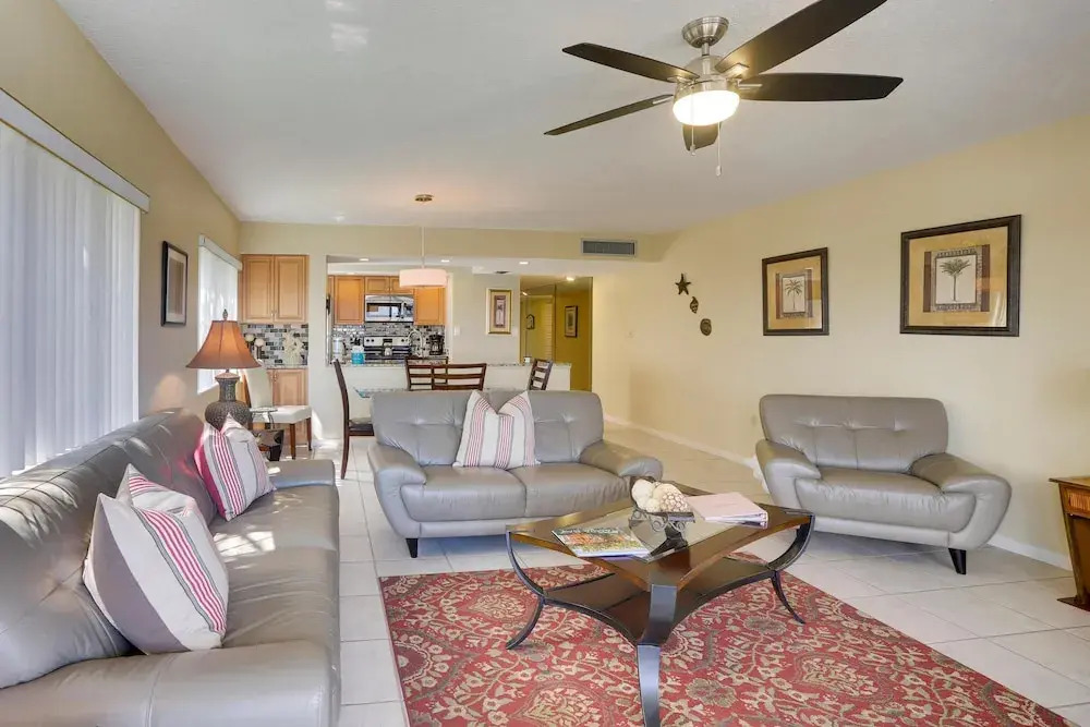 Land's End 206 Building 3 Updated / Bay Views/ End Unit!