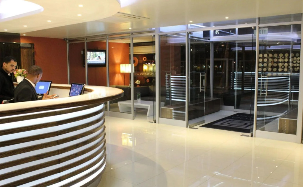 Circa On The Square Hotel