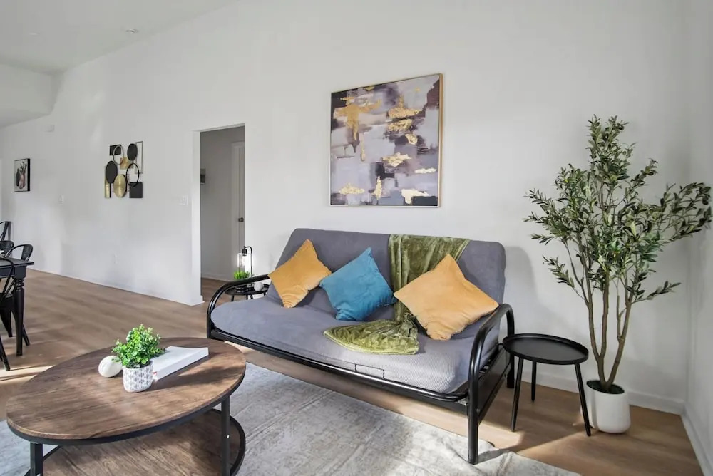 Peaceful Stays With Easy Access to Downtown