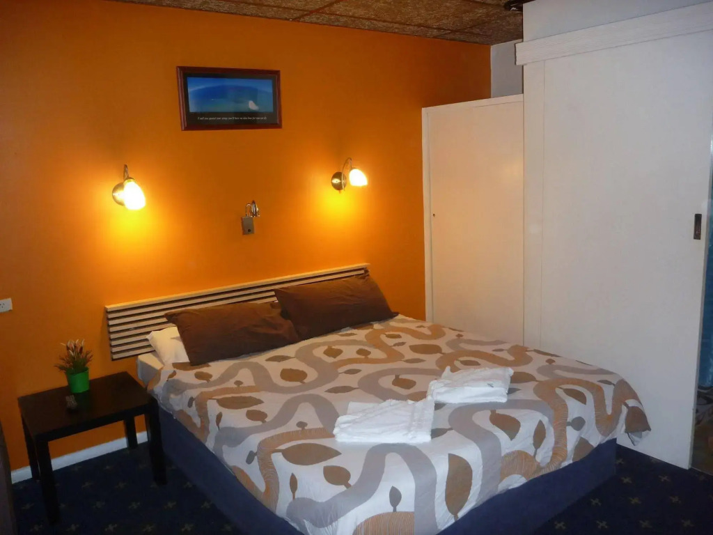 Adelaide Travellers Inn Backpackers Hostel