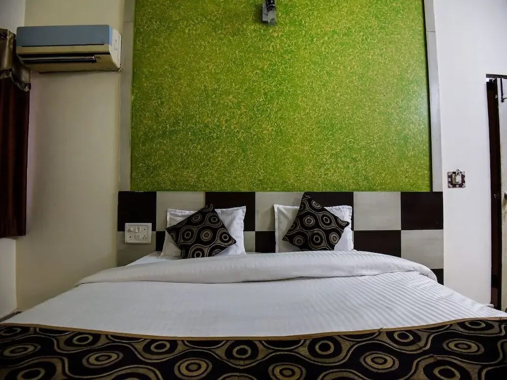 Hotel Alpine Inn by OYO