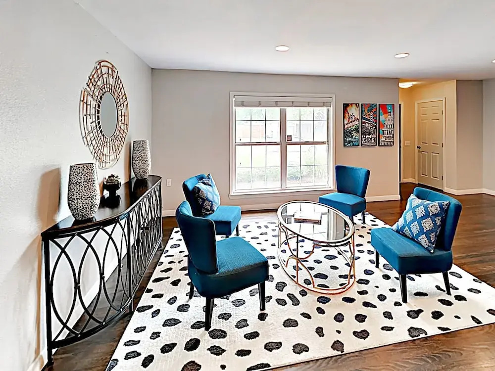 3BR 2BA Remodeled Rosedale House by RedAwning