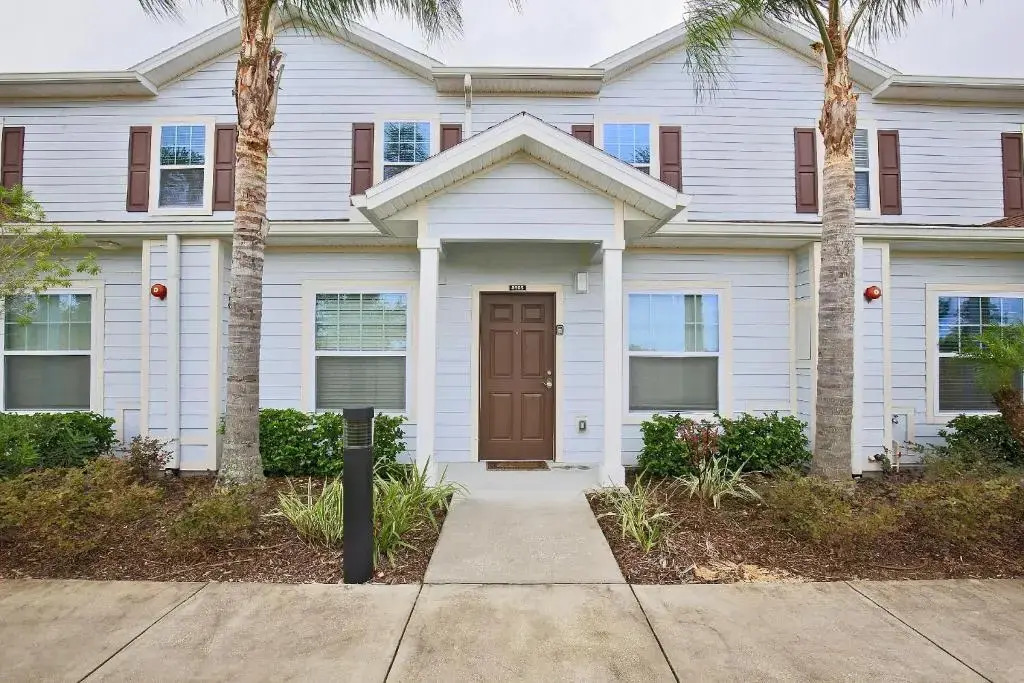 Fantastic Townhouse in Lux community sleeps 8! 10 min to Disney