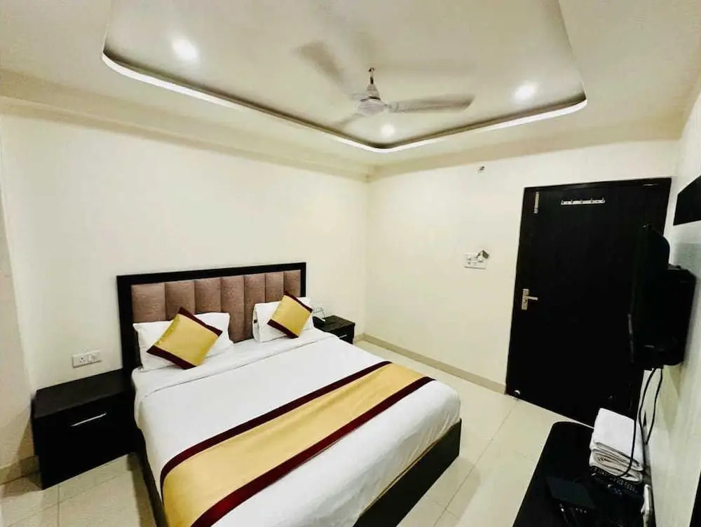 Hotel M K Grand