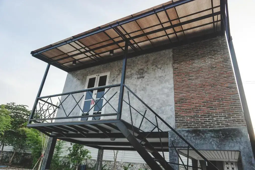 Patoey House