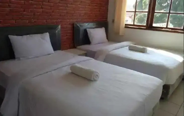 Rumah Syariah & Kolam Renang Bugenville Guesthouse