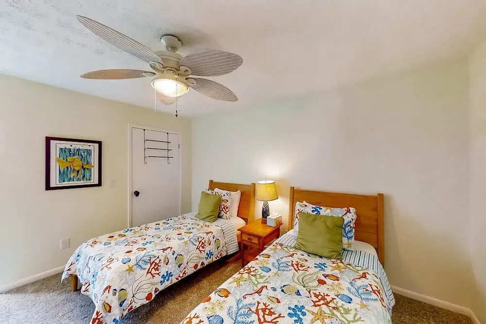 Two-story Condo With Pool, Tennis & Patio - 2 Short Blocks to the Beach