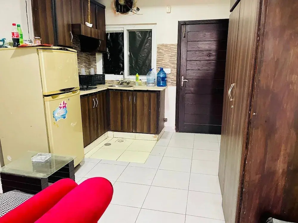 Crown Apartment E11