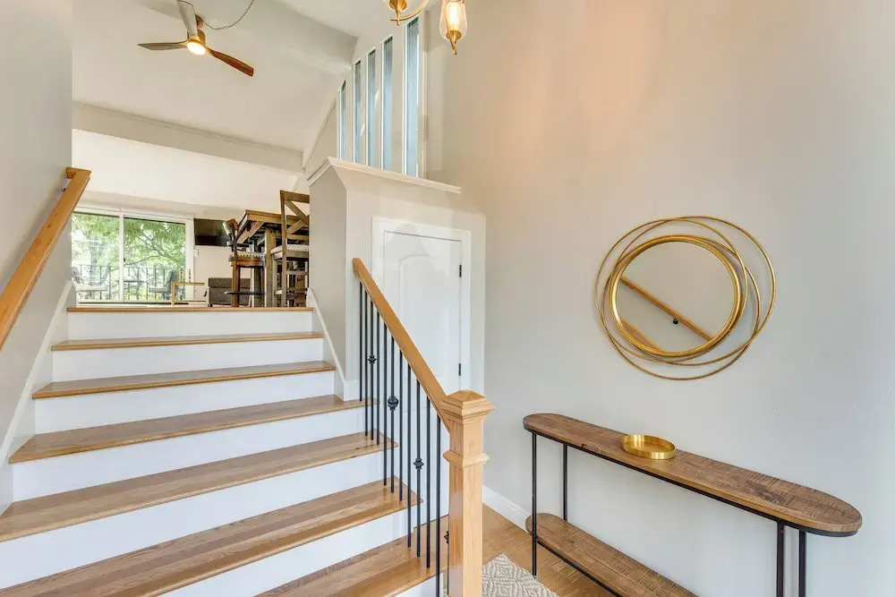 Elegant 4-season Lake Geneva Condo w/ Fireplace!