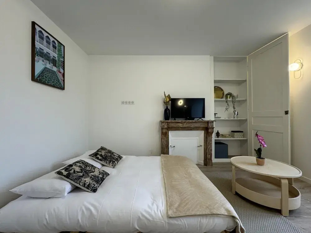 Stylish Stay in Central Le Mans