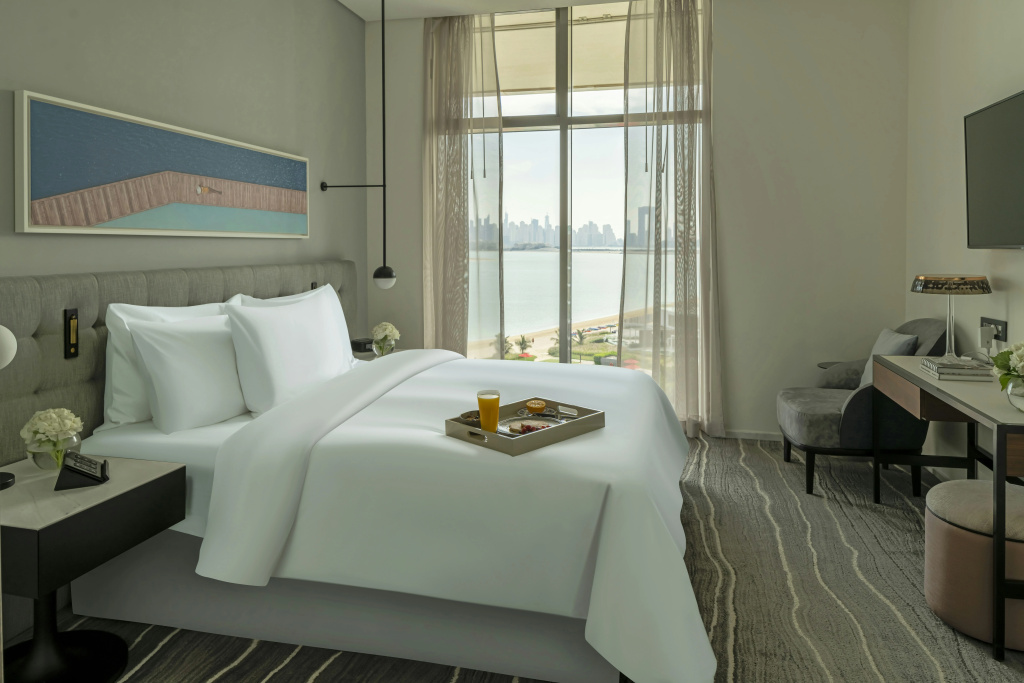 Th8 Palm Dubai Beach Resort, Vignette Collection by IHG
