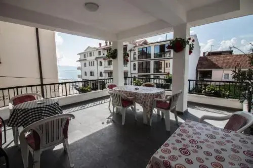 Villa Dudan LakeView Terrace & Parking available