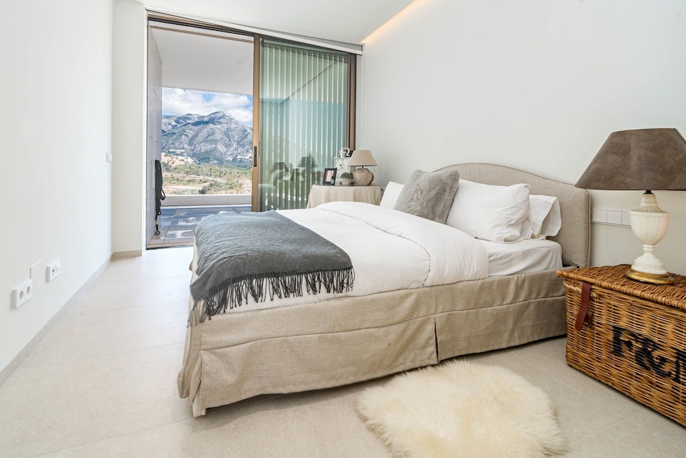 RLQ - Modern 2 Bed Apt With Rooftop Plunge Pool