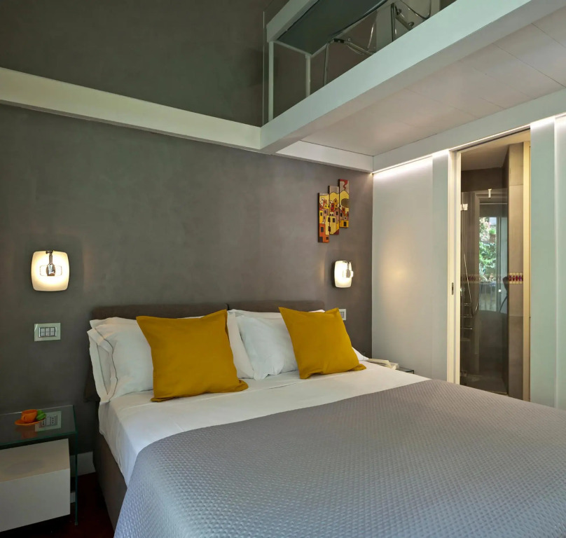 Elegant Apartment at Chiaia by Wonderful Italy