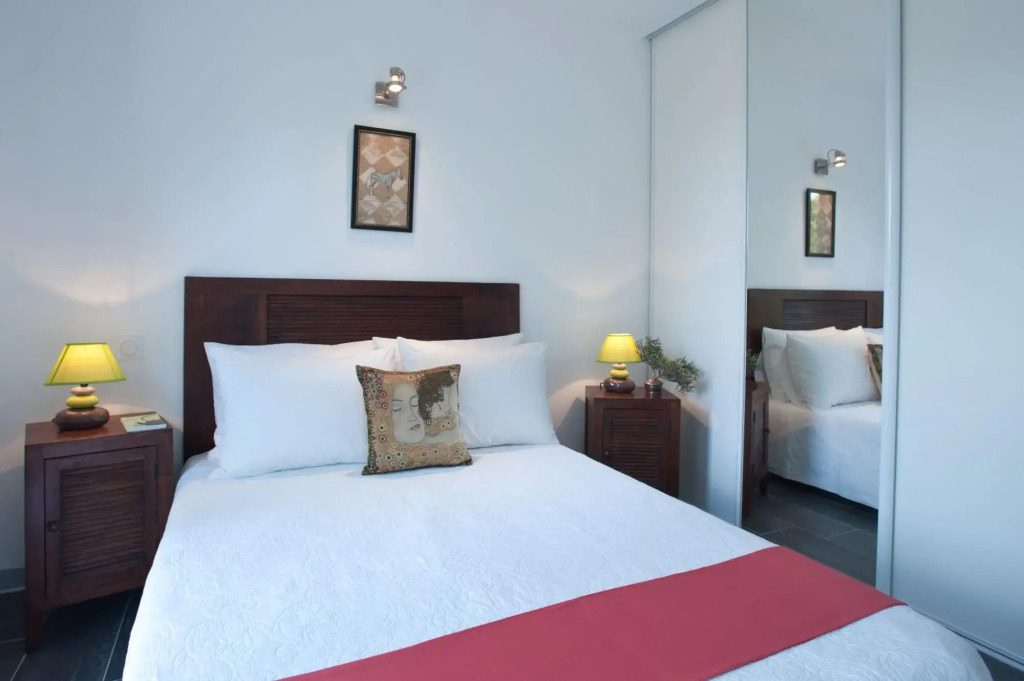 Casa Julia in Zonza with 3 bedrooms and 4 bathrooms