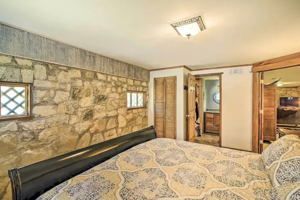 Countryside Cottage: 17 Mi to Downtown San Antonio