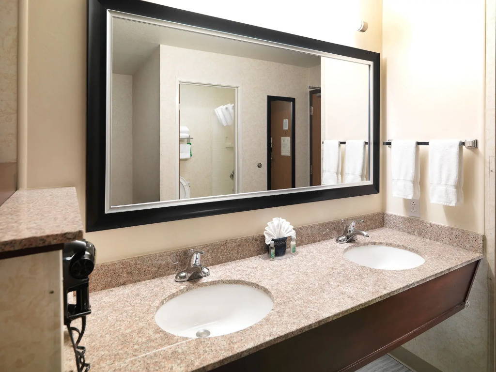 Crystal Inn Hotel & Suites - Salt Lake City