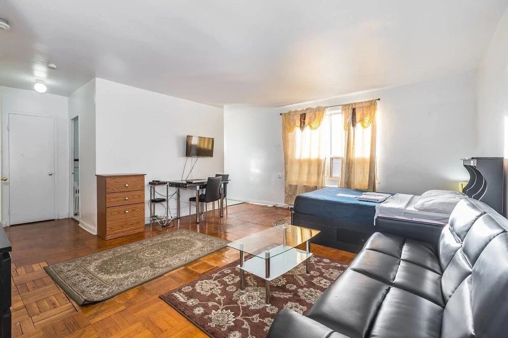 Magnificent Studio at Leaside -10 Mins to Downtown