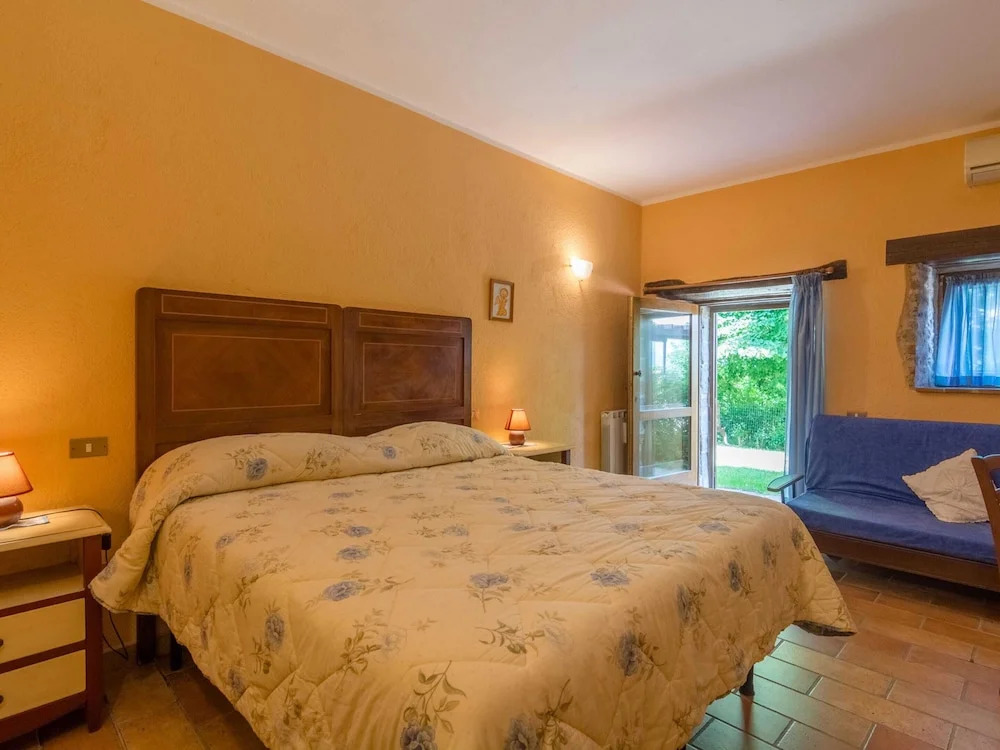 Farmhouse in hilly area in Gubbio with pool