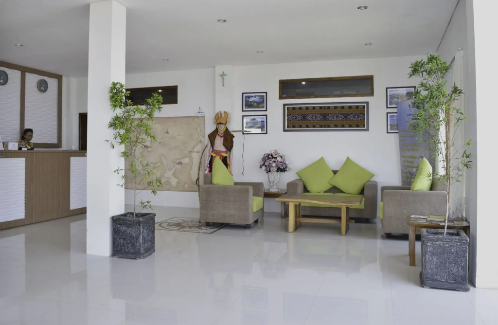 La Cecile Hotel and Cafe Komodo