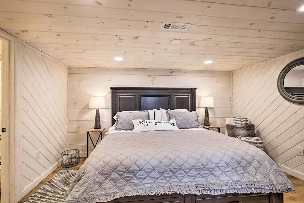 Serene Cabin Getaway w/ 2 Decks + Mountain Views!