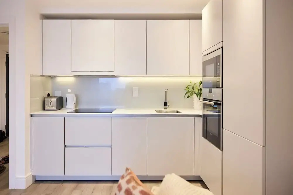 Streatham Hill Modern Flat with Balcony