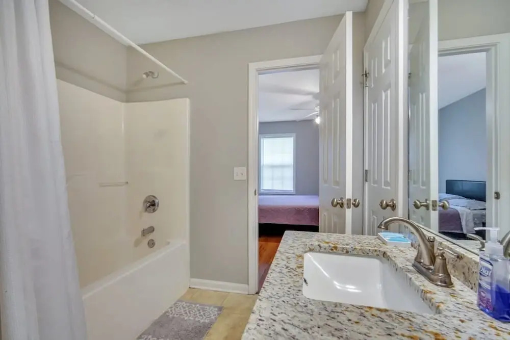 Charming Gray Home- 5 mins from GSU!