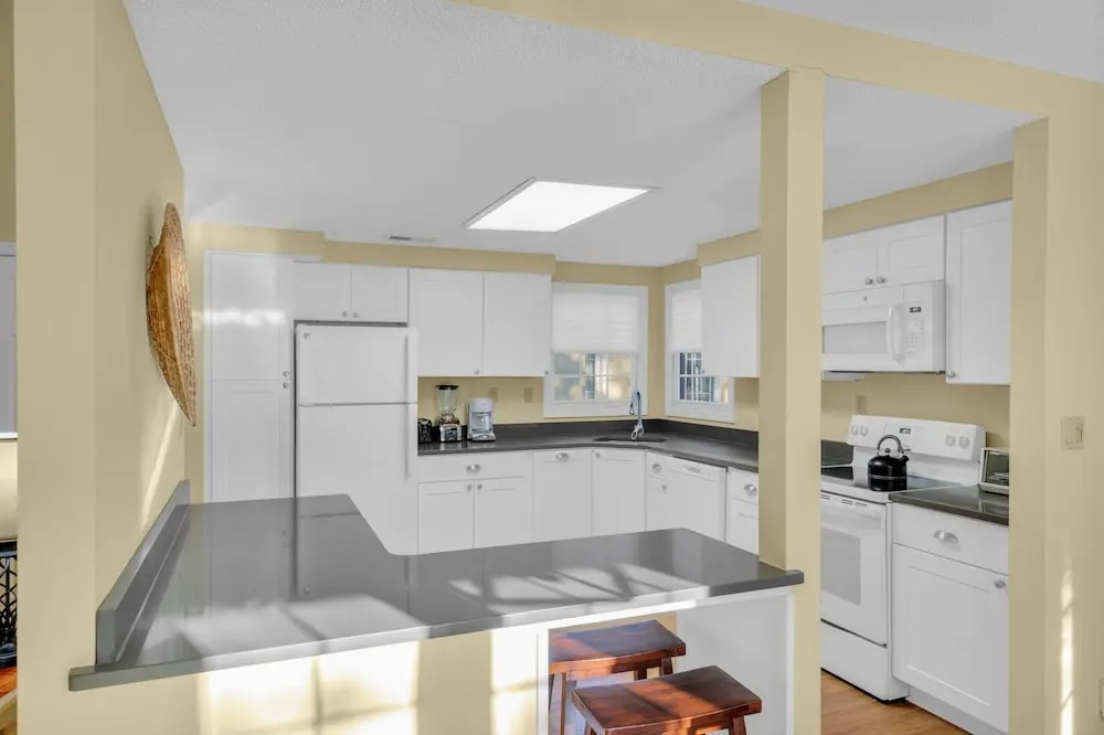 Evian Villa Retreat - Incredible Shipyard Condo